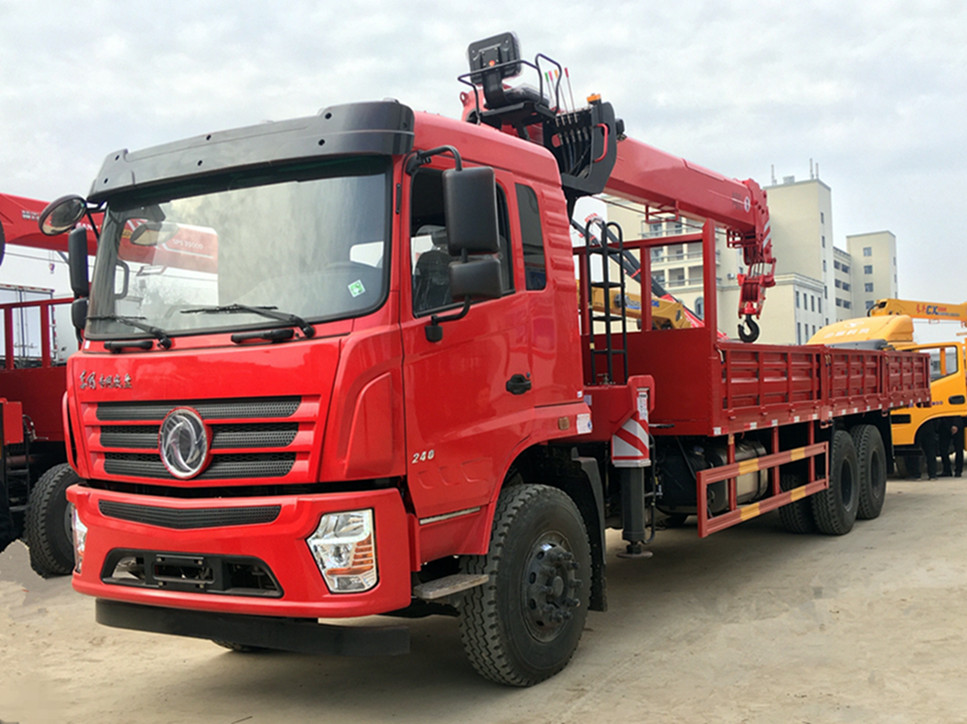 東風(fēng)專(zhuān)底D3S后雙橋隨車(chē)吊