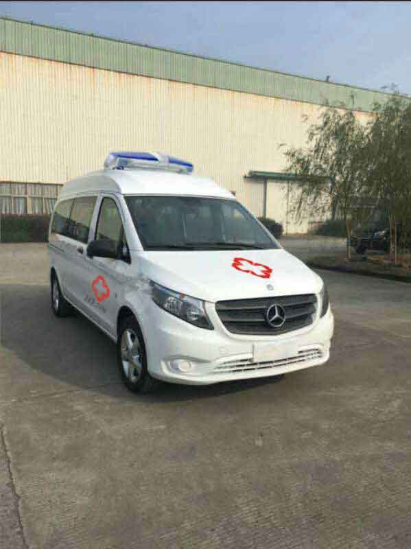 程力威牌CLW5031XJH5型救護(hù)車(chē)