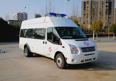 程力威牌CLW5042XJHJ5型救護(hù)車(chē)
