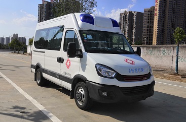 程力威牌CLW5042XJHCD5型救護(hù)車(chē)