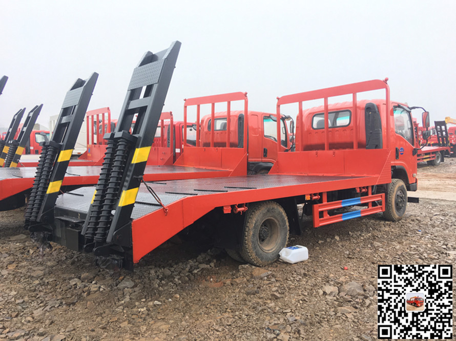 國(guó)六平板車、平板運(yùn)輸車、挖機(jī)運(yùn)輸車、平板拖車、藍(lán)牌平板車、平板車價(jià)格、程力平板、平板車廠家、平板車、挖機(jī)平板車、平板車圖片、重汽豪曼藍(lán)牌平板運(yùn)輸車.jpg