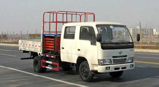 小霸王帶升降平臺高空作業車